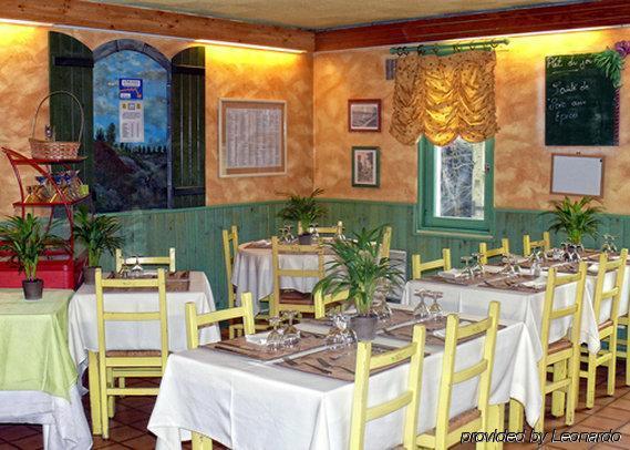 Contact Hotel Restaurant La Chaumiere Entre Orgeval Et Flins A13 Sortie 8 Les Mureaux Restauracja zdjęcie