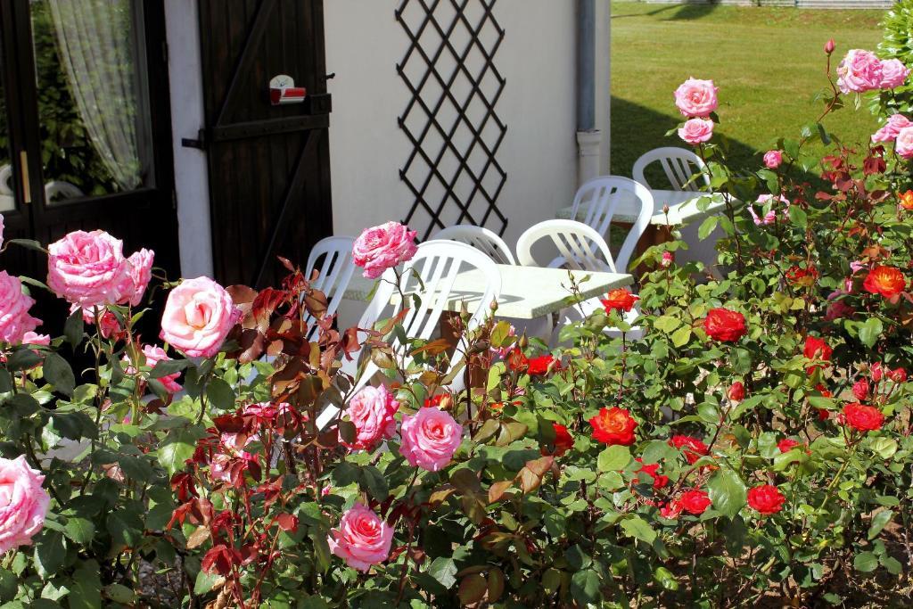 Contact Hotel Restaurant La Chaumiere Entre Orgeval Et Flins A13 Sortie 8 Les Mureaux Zewnętrze zdjęcie