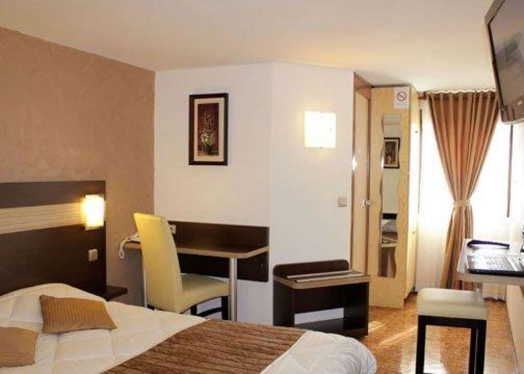 Contact Hotel Restaurant La Chaumiere Entre Orgeval Et Flins A13 Sortie 8 Les Mureaux Pokój zdjęcie