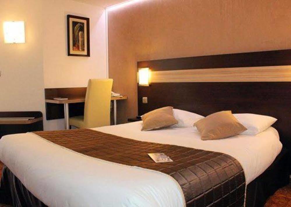 Contact Hotel Restaurant La Chaumiere Entre Orgeval Et Flins A13 Sortie 8 Les Mureaux Zewnętrze zdjęcie