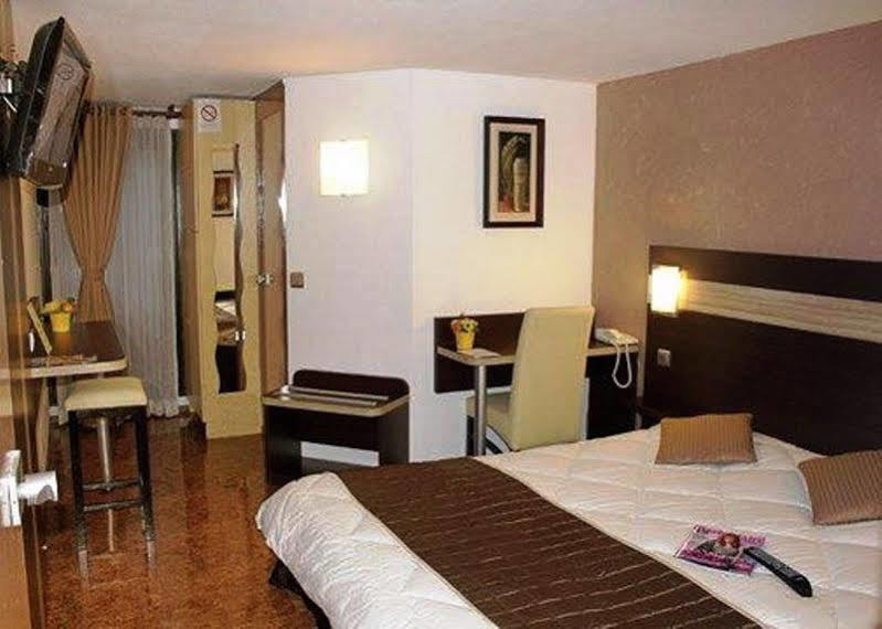 Contact Hotel Restaurant La Chaumiere Entre Orgeval Et Flins A13 Sortie 8 Les Mureaux Zewnętrze zdjęcie