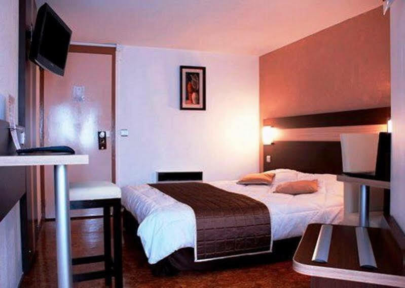 Contact Hotel Restaurant La Chaumiere Entre Orgeval Et Flins A13 Sortie 8 Les Mureaux Zewnętrze zdjęcie
